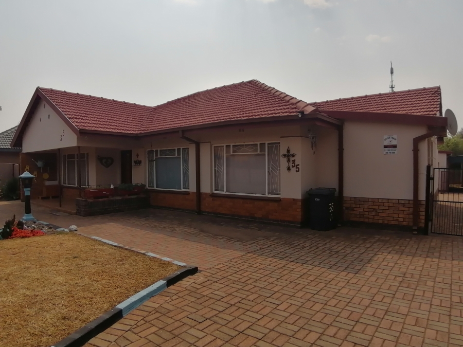 3 Bedroom Property for Sale in Stilfontein Ext 4 North West